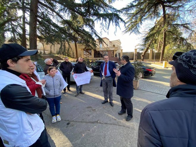 Члены "Комитета охраны Давид-Гареджи" провели акцию протеста перед посольством Азербайджана