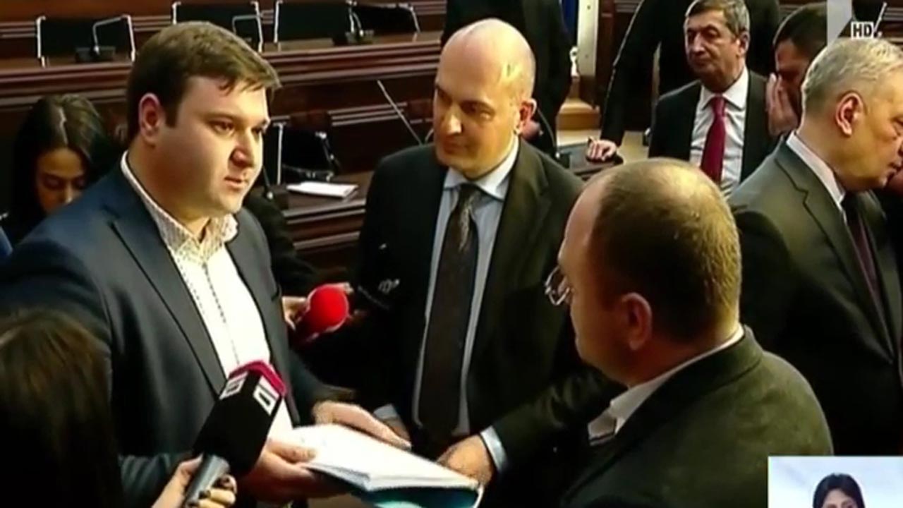 ხმაური გაერთიანებული კომიტეტების სხდომაზე