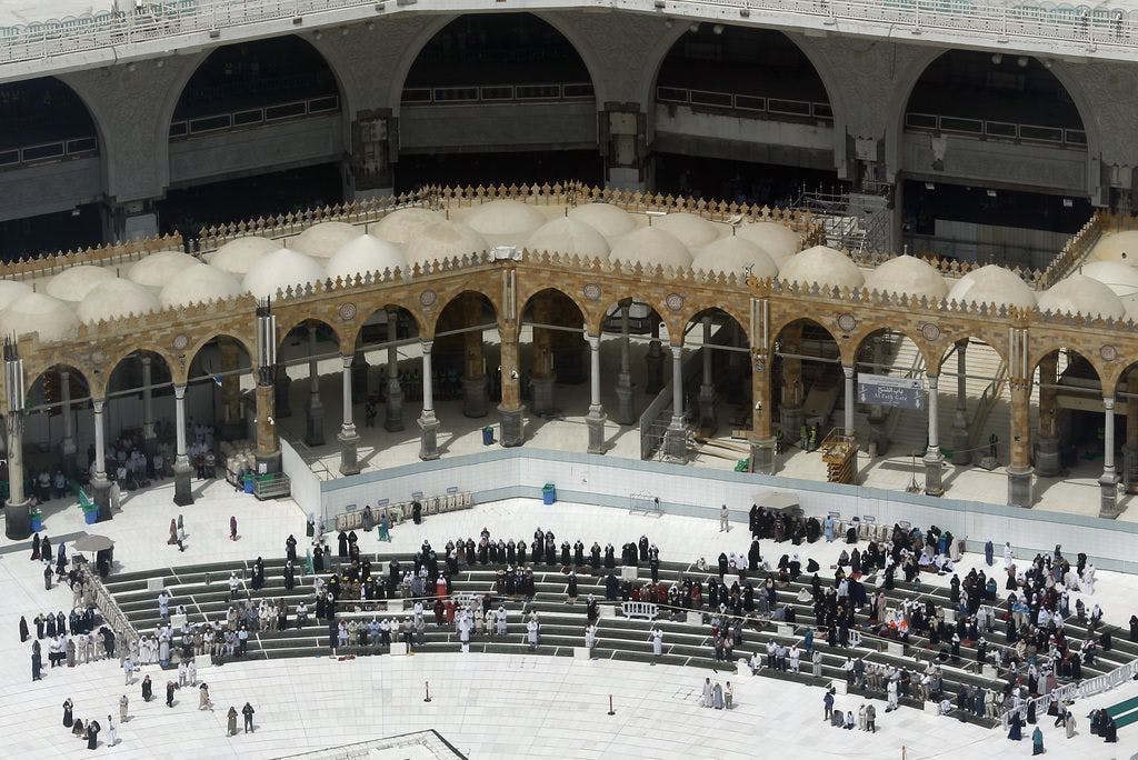 ირანის მსხვილ ქალაქებში პარასკევის ლოცვა არ გაიმართება, საუდის არაბეთმა კი, მექაში პილიგრიმობა აკრძალა
