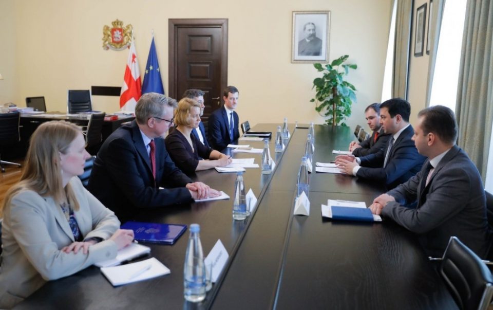 არჩილ თალაკვაძემ საარჩევნო საკითხებზე სამუშაო შეხვედრა გამართა