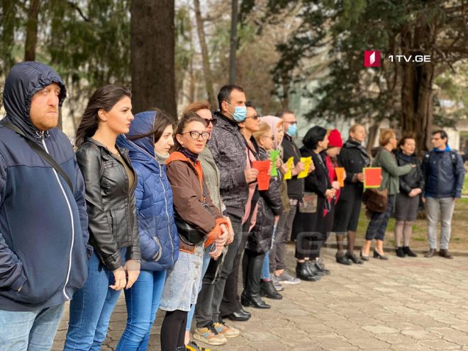 ქუთაისში ჟურნალისტებმა და სამოქალაქო აქტივისტებმა აქცია გამართეს