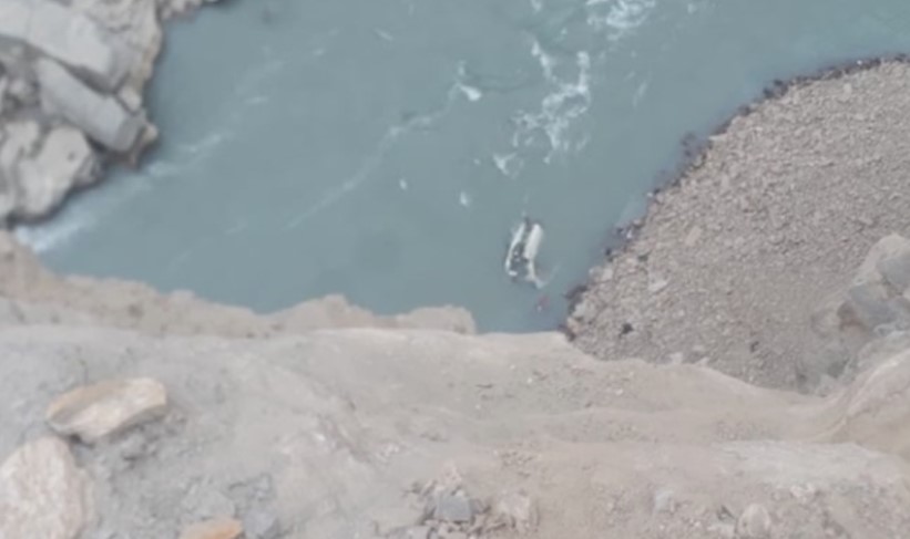 პაკისტანში სამგზავრო ფურგონი მდინარეში გადავარდა, დაიღუპა 21 ადამიანი