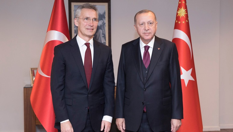 იენს სტოლტენბერგი - ნატო თურქეთს სარაკეტო სისტემებით და სამხედრო-საზღვაო ძალების კომპონენტით დაეხმარება