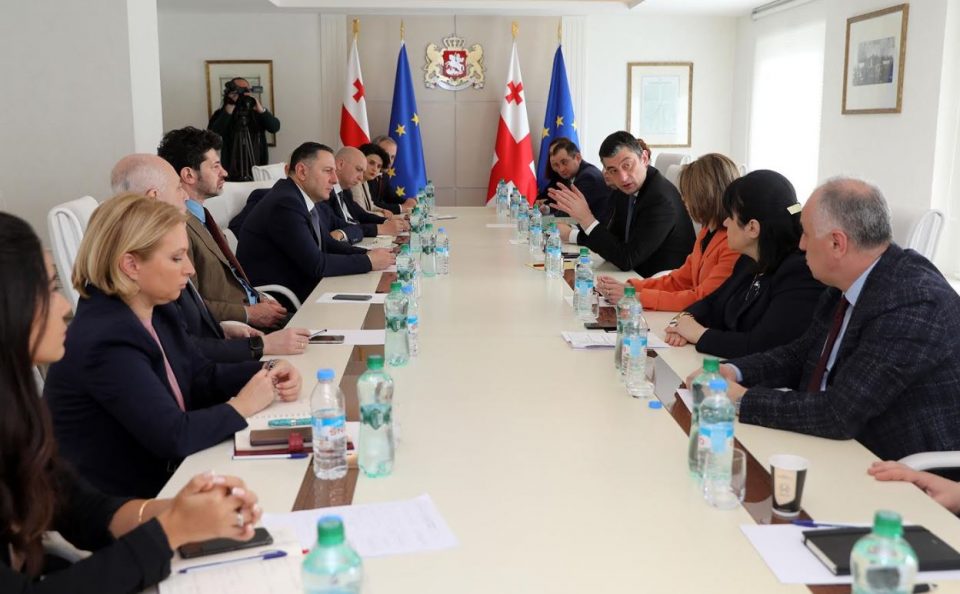 კორონავირუსთან დაკავშირებით მოქმედი უწყებათაშორისი საკოორდინაციო საბჭო მოქალაქეებს კატეგორიულად აფრთხილებს, დაიცვან თვითიზოლაციის წესები