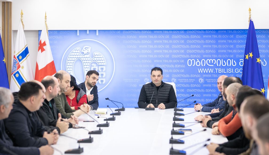 თბილისში მოქმედი უფასო სასადილოების ბენეფიციარებს მერიის მიერ დატრენინგებული მოხალისეთა ჯგუფები მოემსახურებიან