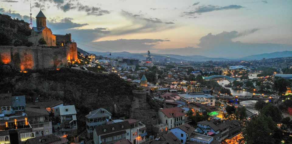 ფრანგულენოვანი „სლეითი“ სტატიას აქვეყნებს, რატომ უნდა ჩავიდეს მალე საქართველოში საფრანგეთის პრეზიდენტი ემანუელ მაკრონი