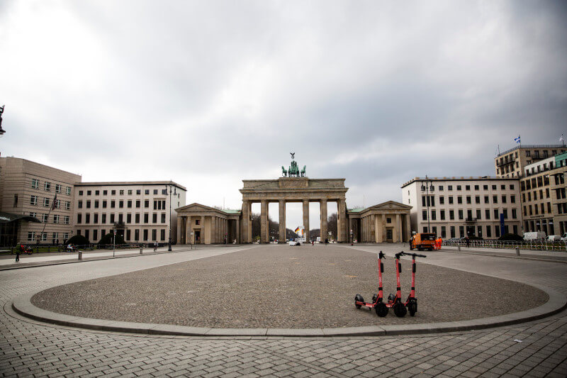კორონავირუსის უჩვეულო სტატისტიკა გერმანიაში: ბევრი ინფიცირებული, ცოტა გარდაცვლილი — შესაძლო მიზეზები