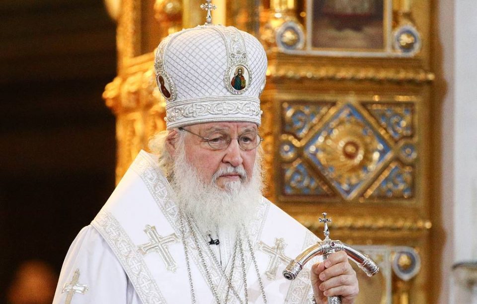 Rusiya Patriarxı əhalini məbədlərə getməkdən tərəddüd etməyə çağırır