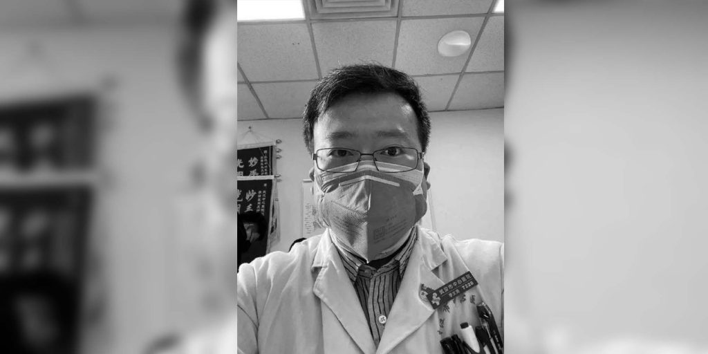 ჩინელ ექიმს, რომელმაც კორონავირუსის შესახებ მსოფლიოს შეატყობინა, გმირის წოდება მიანიჭეს