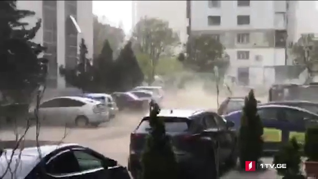 ბათუმში ძლიერი ქარია [ვიდეო]