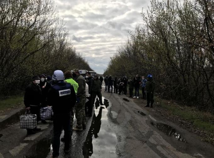 უკრაინისა და რუსეთის მიერ კონტროლირებად სეპარატისტებს შორის ტყვეების გაცვლა დაიწყო