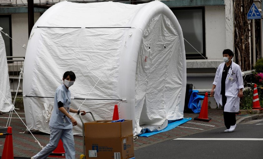 იაპონიაში კორონავირუსზე ტესტირების დროებით ცენტრებს ამონტაჟებენ
