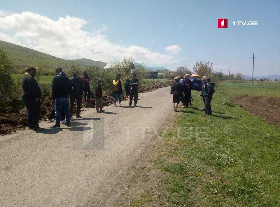 ხაშურის მუნიციპალიტეტის სოფელ მიწობის მოსახლეობამ აქცია გამართა და გზა გადაკეტა