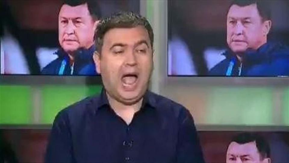 რუმინეთის სპორტის მინისტრი პირდაპირ ჩართვაზე ტრუსებში იჯდა [ვიდეო]