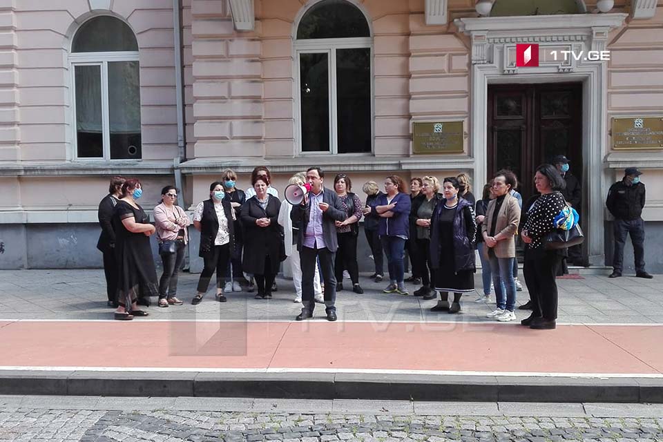 ბათუმის მერიასთან საპროტესტო აქცია გაიმართა