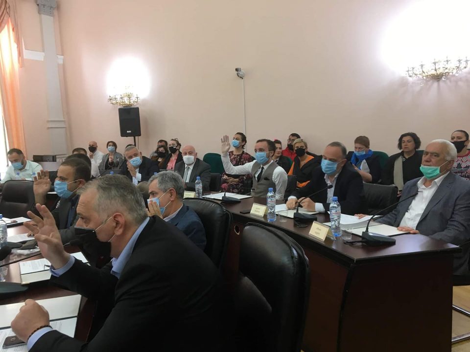 ბათუმის საკრებულოს სხდომაზე დღეს ხმაური იყო
