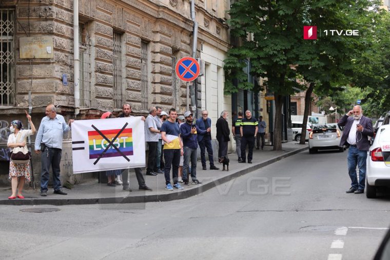 „თბილისი პრაიდის“ ოფისთან საპროტესტო აქცია გაიმართა