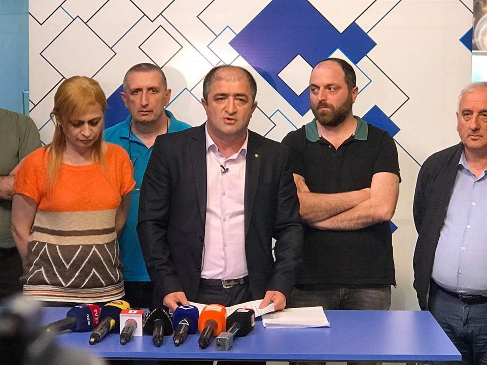 აჭარის ტელევიზიის მენეჯმენტი განცხადებას ავრცელებს - ტელევიზიასთან მოშიმშილე ორი პირი „ევროპული საქართველოს“ მაჟორიტარობის კანდიდატი და შემომწირველები იყვნენ