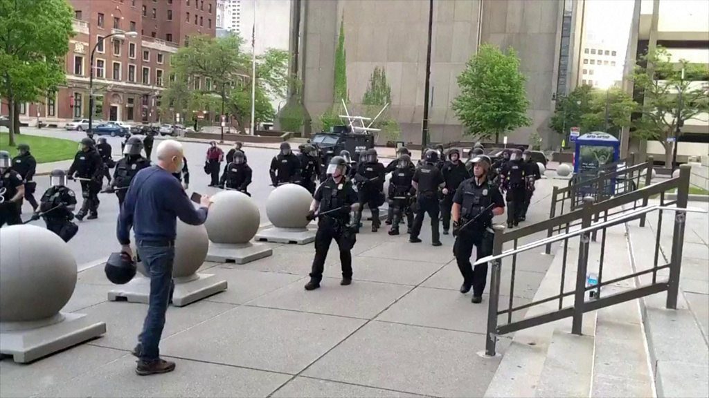 „ბიბისი“ ნიუ იორკის შტატში პოლიციის მხრიდან დემონსტრანტების მიმართ ძალადობის ამსახველ ვიდეოს ავრცელებს