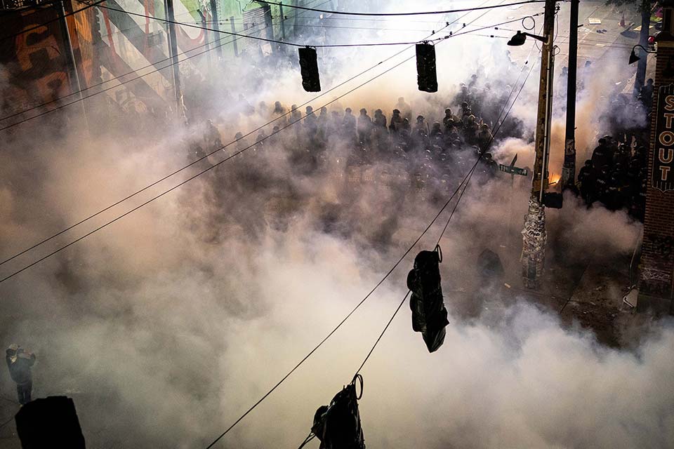 CNN - Siyetldə polis nümayişçiləri gücdən istifadə edərək dağıtdı