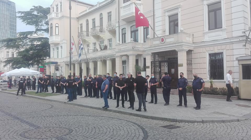 ბათუმში თურქეთის საკონსულოსთან პოლიციაა მობილიზებული