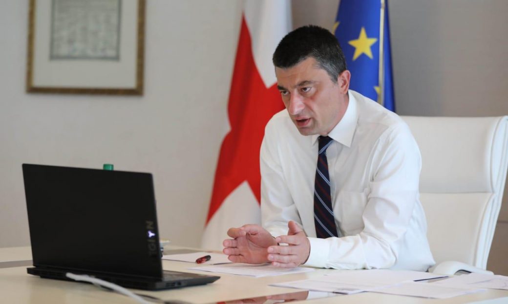 მთავრობის გადაწყვეტილებით, საზოგადოებრივი თავშეყრის ადგილებში, ტრანსპორტსა და რესტორნებში დადგენილი წესებისა და სტანდარტის კონტროლი გამკაცრდება