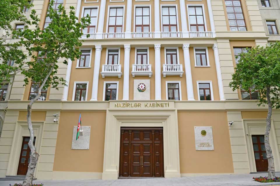 Азербайджаны  ивгъуыд  суткæйы мидæг коронавирусæй инфицирады   352  ног цау  рабæрæг ис æмæ  2 адæймаг та  вирусæй  амард