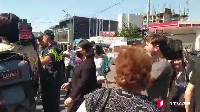 ვარკეთილის ბაზრობის დაზარალებულმა მოვაჭრეებმა გზის გადაკეტვა სცადეს [ვიდეო]