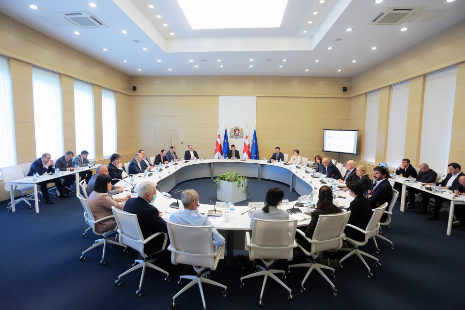 საქართველოს მთავრობა - ტურისტული ტრანსპორტისთვის დადგენილი სტანდარტები საქალაქთაშორისო ტრანსპორტისთვის დაწესებულ რეგულაციებს უთანაბრდება