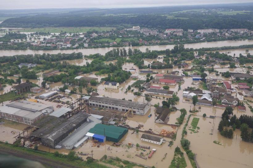 Ukraynanın Qaliç şəhərində "COVID-19" virusuna yoluxanları müalicə etdikləri xəstəxananı su basdı