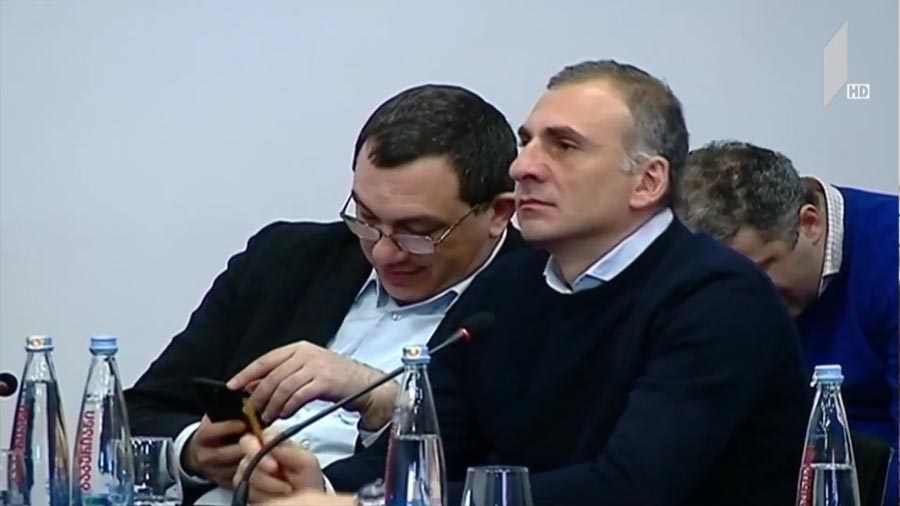 ბრალდებები და დაპირისპირება ოპოზიციაში 