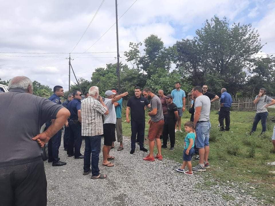 სოფელ ახალაბასთუმანში სოფლის გზის რეაბილიტაციის მოთხოვნით ადგილობრივმა მოსახლეობამ აქცია გამართა