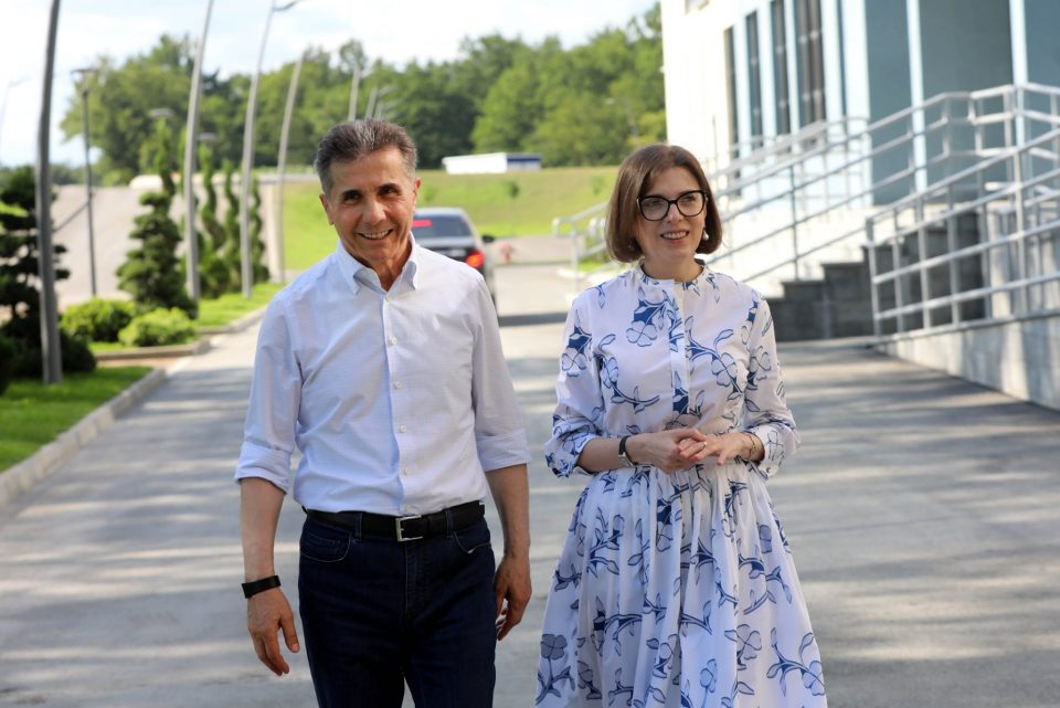 ბიძინა ივანიშვილმა და ეკატერინა ხვედელიძემ ქუთაისის საერთაშორისო უნივერსიტეტი დაათვალიერეს [ფოტო]