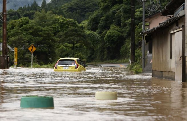 იაპონიაში გადაუღებელი წვიმის გამო 200 ათასზე მეტი მოქალაქე რისკის ზონაში აღმოჩნდა