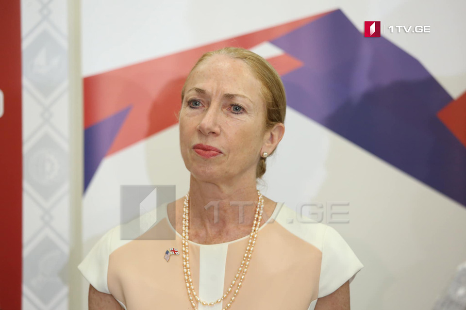 Келли Дегнaн –  Урыстәылaзы аҭоурых еихьӡaрa змоу aгәылa имaзaaрa имaриaм