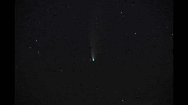 კომეტა ნეოვაიზი და საერთაშორისო კოსმოსური სადგური ერთ კადრში, ირაკლი გედენიძის ობიექტივში