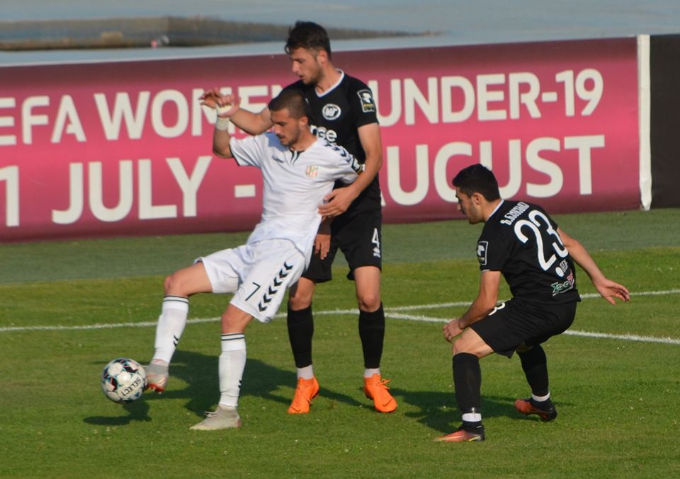 „შუქურა“ უდანაკარგოდ ლიდერობს - ტურს აუტსაიდერები დაასრულებენ