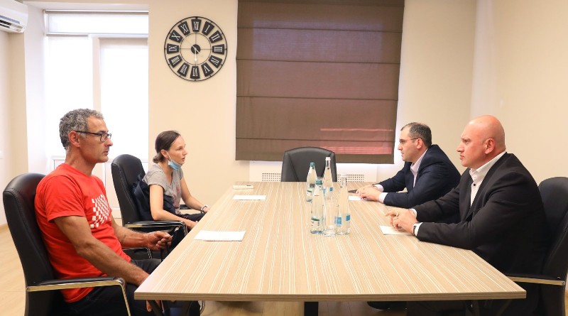 შს მინისტრის მოადგილეები მესტიაში დაკარგული ილია ფილფანის ოჯახის წევრებს შეხვდნენ [ვიდეო]