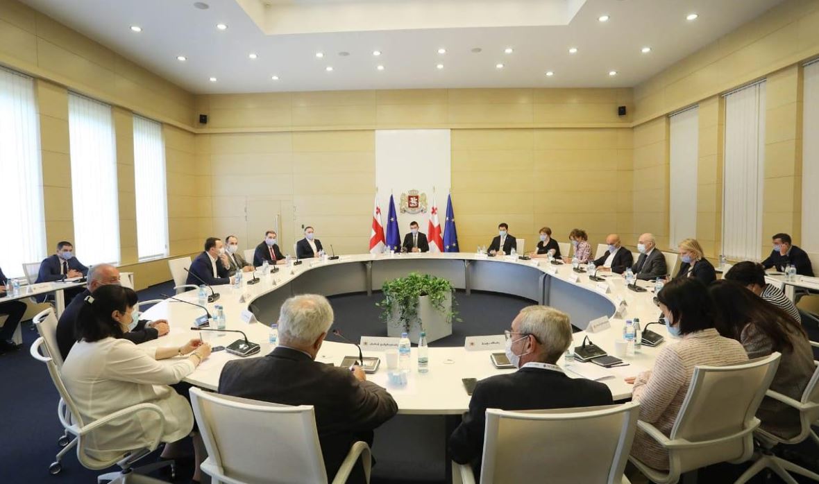 ვიზიტორებსა და უცხოელ ტურისტებს აეროპორტში ჩაუტარდათ „პისიარ“ ტესტირება, პასუხი ყველა შემთხვევაში უარყოფითი იყო
