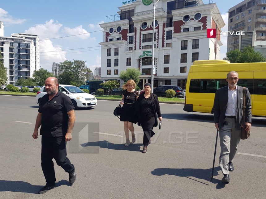 შსს-ში თამარ ბაჩალიაშვილის ოჯახის წევრები, ადვოკატთან ერთად, ვლადიმერ ბორცვაძესა და მამუკა ჭელიძეს შეხვდნენ