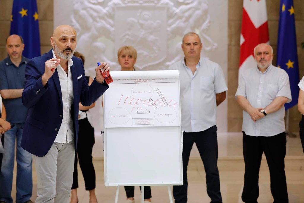 ჯონდი ბაღათურიამ პარტიის სახელით, ეკონომიკური კრიზისის დასაძლევად მთავრობას წინასაარჩევნო პროგრამა წარუდგინა