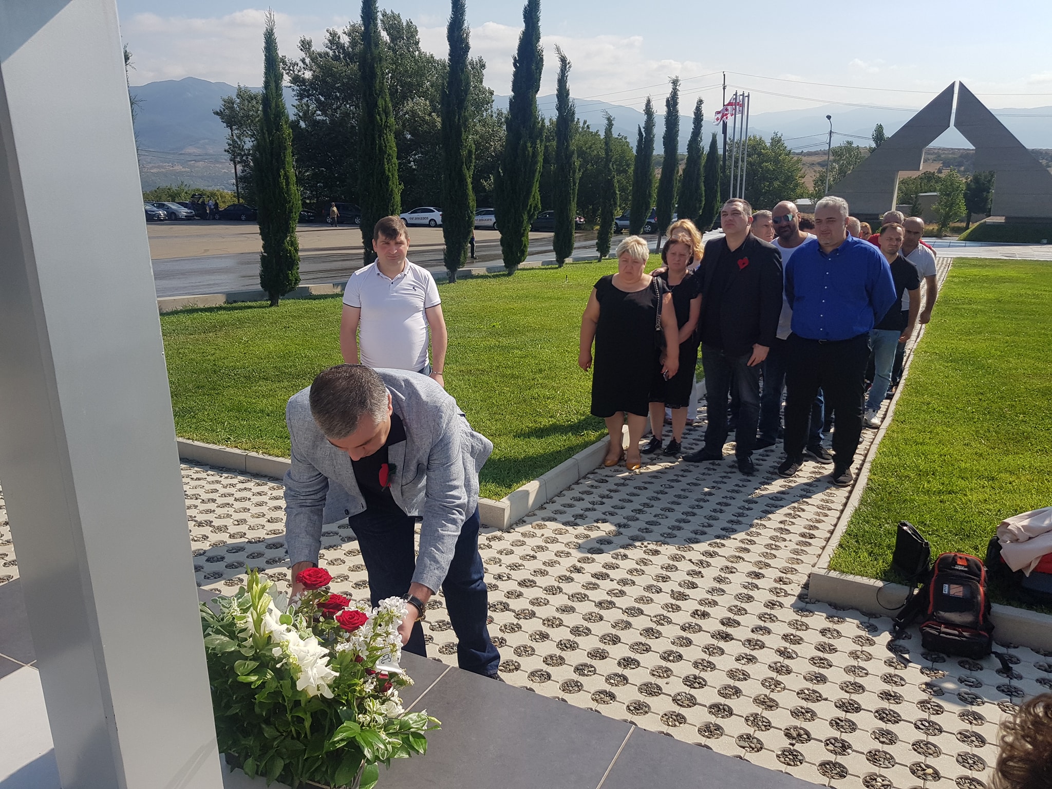 „ევროპული სქართველოს“ წევრებმა რუსული აგრესიის შედეგად დაღუპული ჯარისკაცების ხსოვნას პატივი მიაგეს