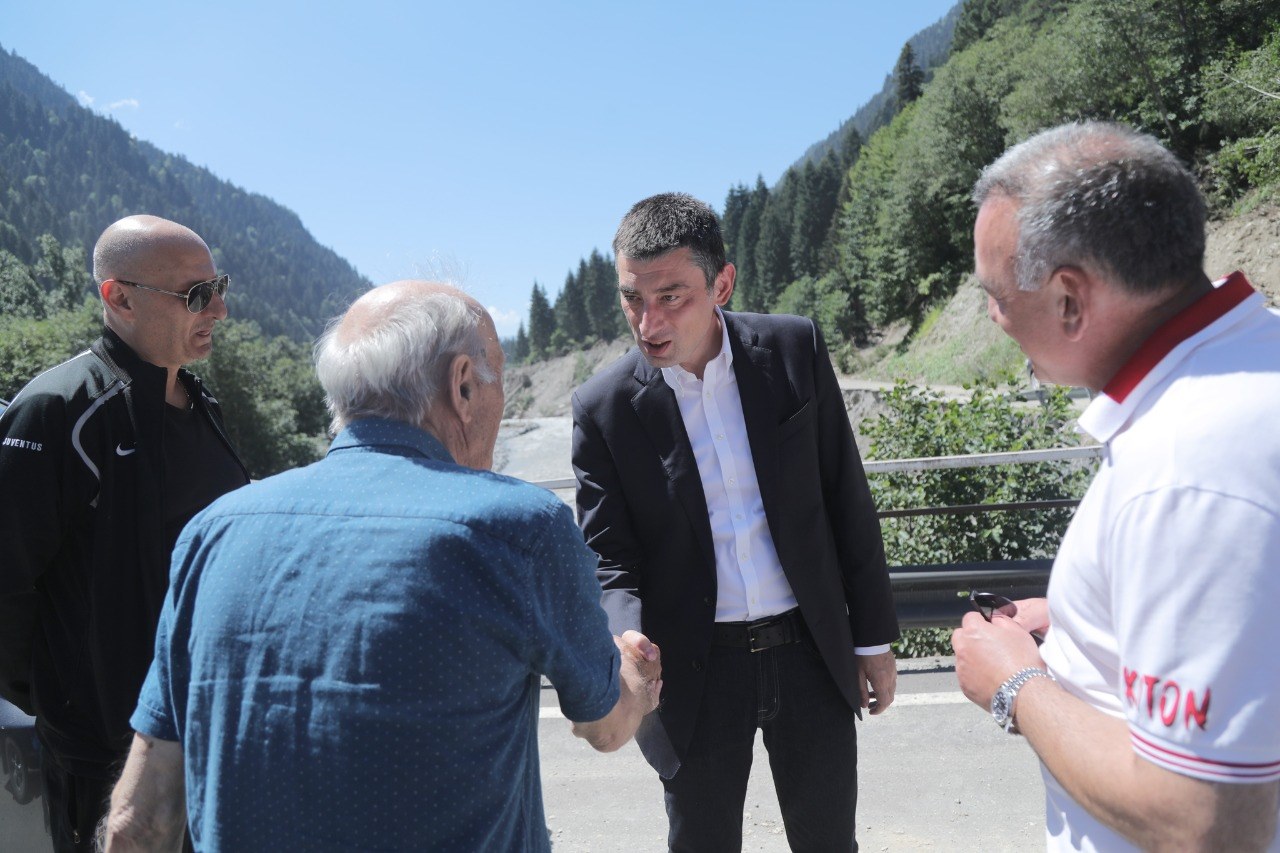 გიორგი გახარია რაჭაში სტიქიის სალიკვიდაციო სამუშაოებს გაეცნო