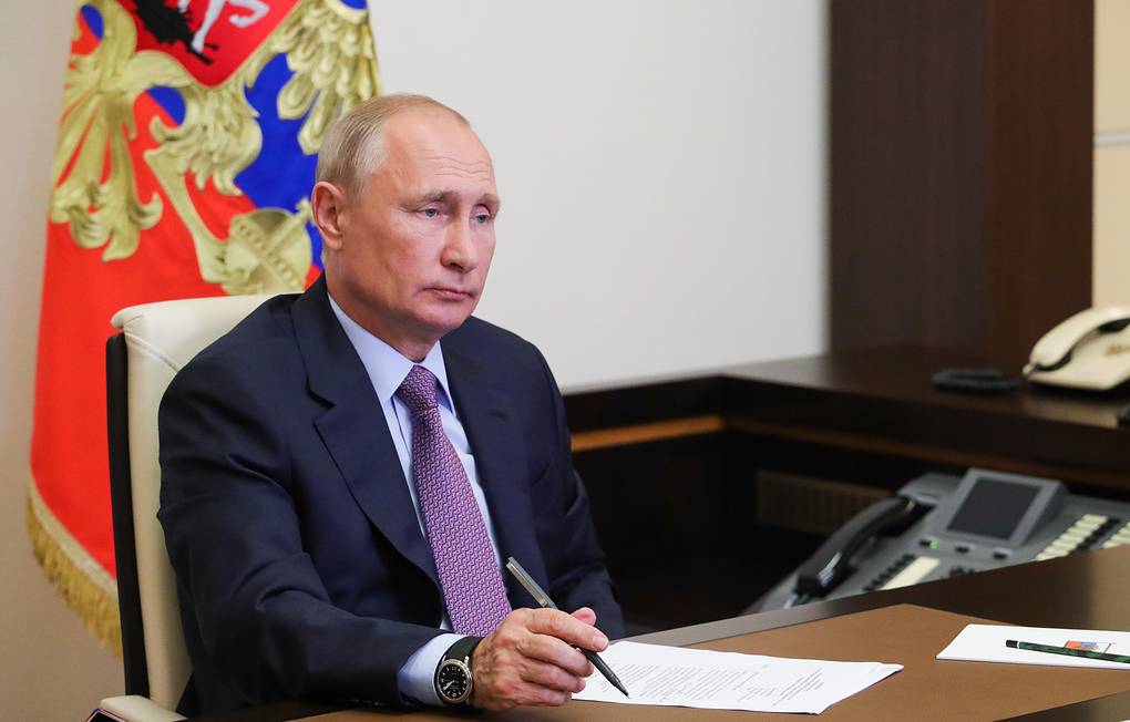 Putin Aleksandr Lukaşenkonu seçkilərdə qələbəsini teleqramla təbrik etdi