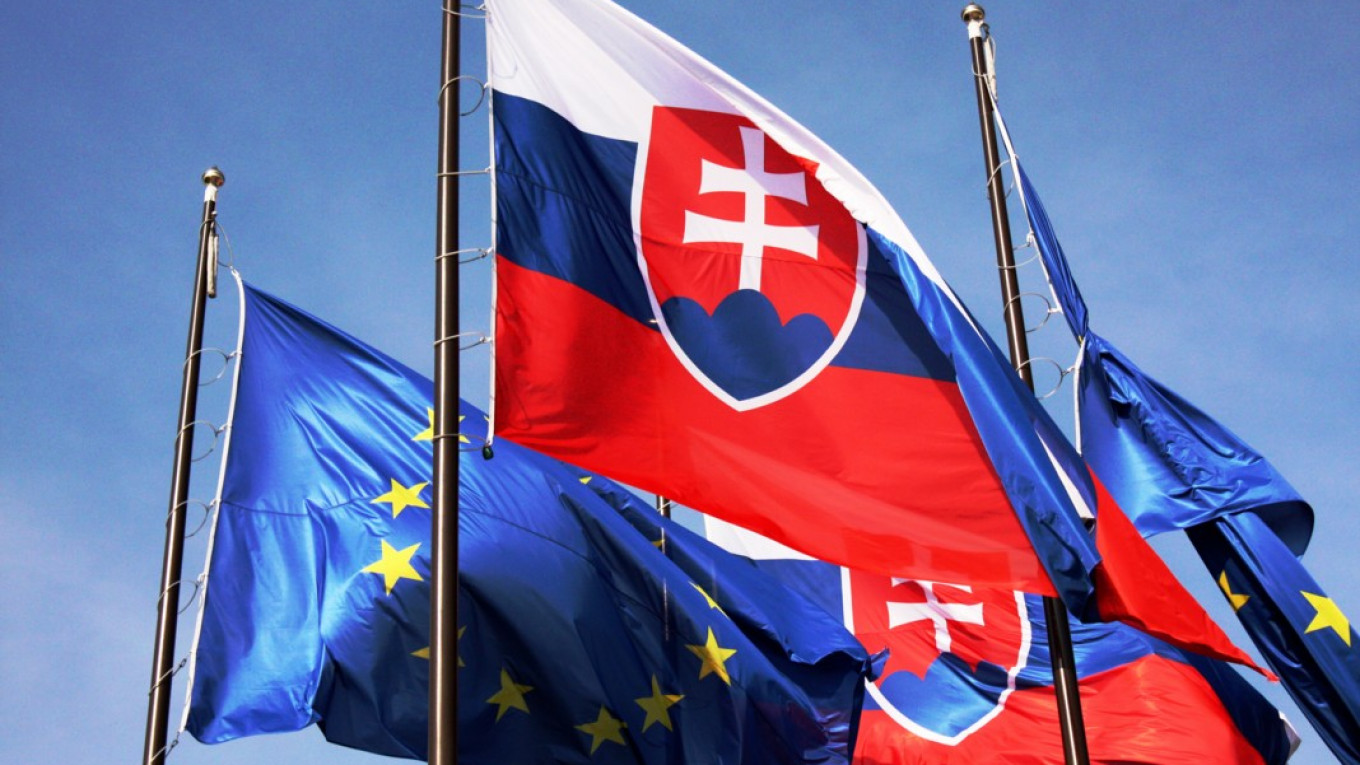 სლოვაკეთი სამ რუს დიპლომატს ქვეყნიდან გააძევებს