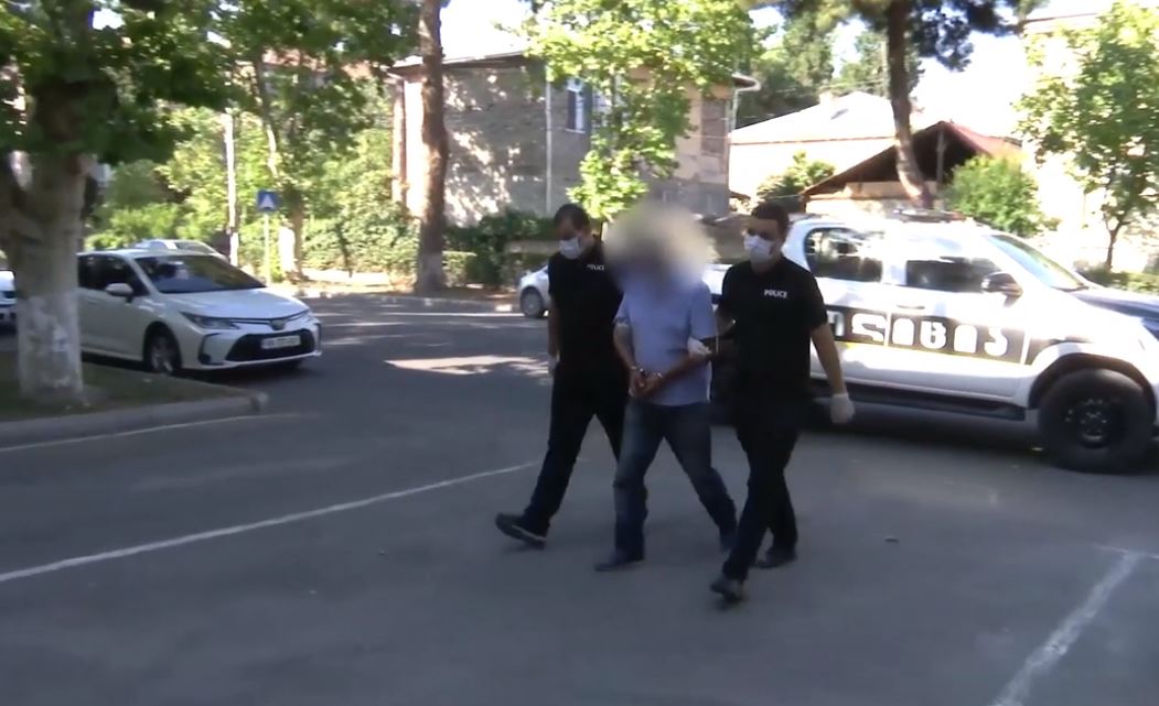 პოლიციამ ქვემო ქართლში ორ კილოგრამზე მეტი ნარკოტიკული საშუალება ამოიღო, დაკავებულია ერთი პირი