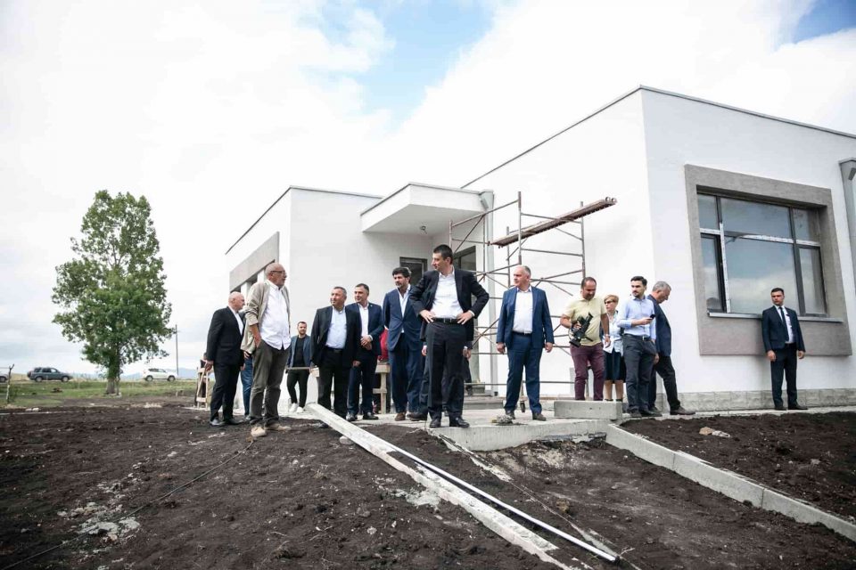 „ქართული ოცნების“ ლიდერებმა წალკაში, სოფელ იმერაში ახალაშენებული სკოლა დაათვალიერეს