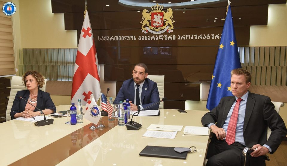 ირაკლი შოთაძემ აშშ-ის ლუიზიანას შტატის პროკურორთან, პიტერ სტრასერთან ონლაინ-შეხვედრა გამართა
