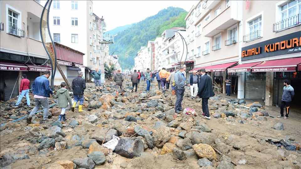 Türkiyədə Giresun vilayətində daşqın nəticəsində ölənlərin sayı dördə qədər artdı