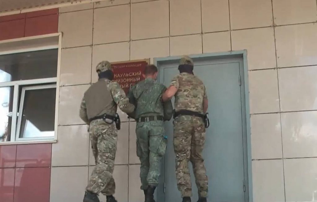 Rusiyada Ukrayna xeyrinə casusluqda şühbəli hərbçini yaxaladılar